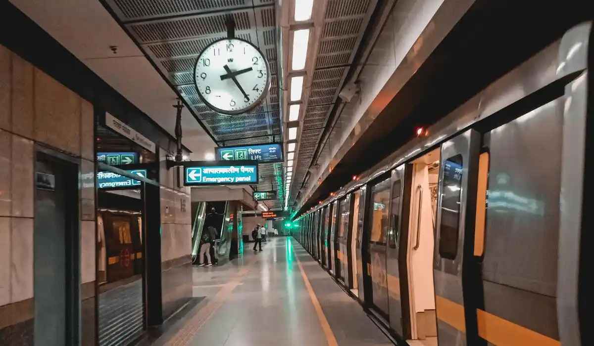 Chanakyapuri: Nearest metro station 