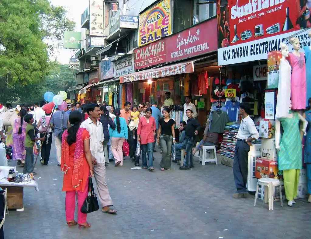 Shopping crowd at Jwala Heri Market