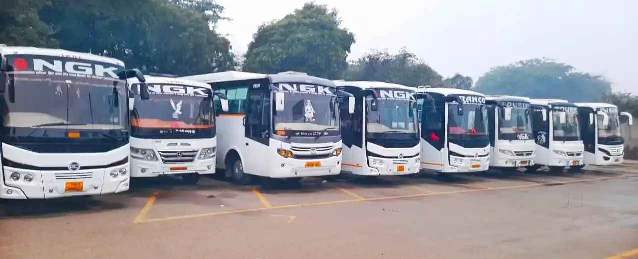 Connecting transport at Khan Market Metro