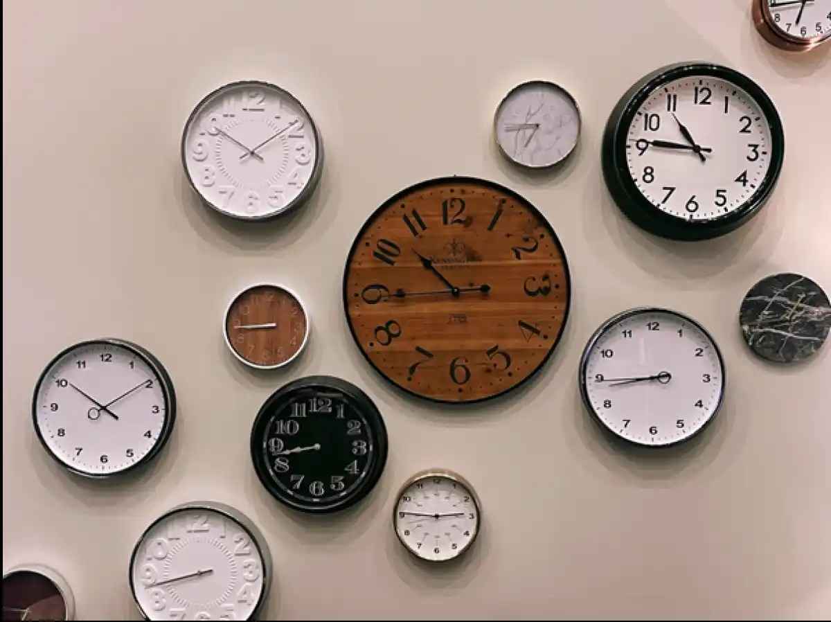 “Wall Clock Vastu Guide for Peace, Prosperity and Growth”