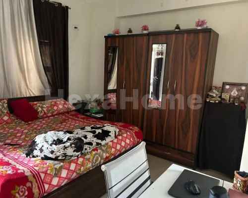 Anjali is sharing a room in 3BHK Flat carousel