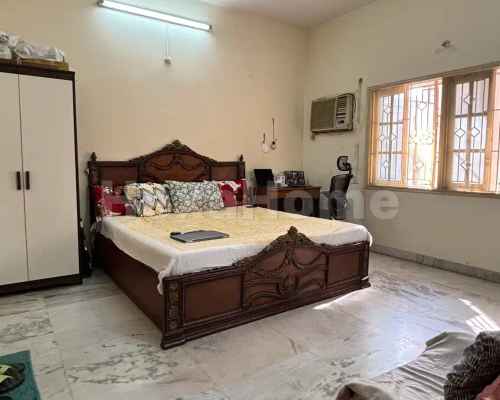 Mohimanyu  is sharing a room in 2BHK Flat carousel
