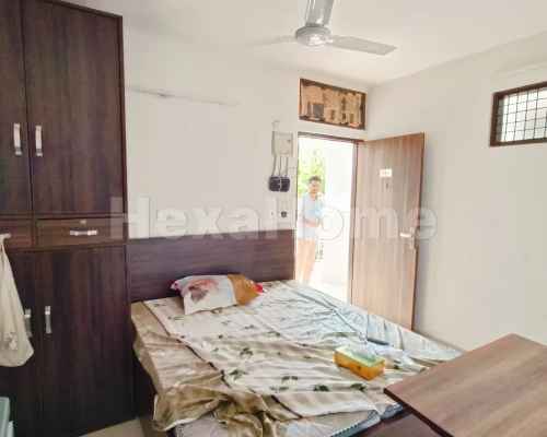 Sonu  is sharing a room in 1BHK Flat carousel