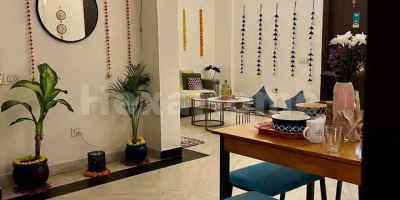 Sheetal is sharing a room in 4BHK Flat Sheetal is sharing a room in 4BHK Flat