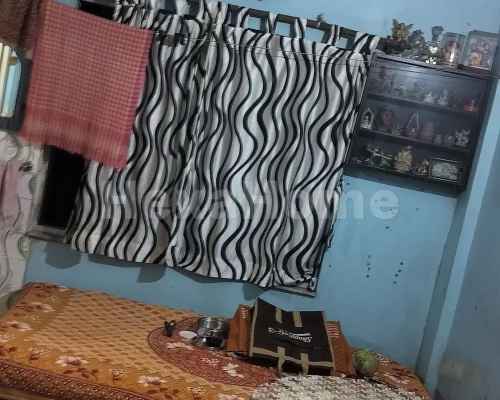 Avi is sharing a room in 1BHK Flat carousel