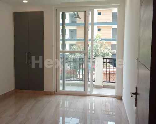 Pooja is sharing a room in 3BHK Flat carousel