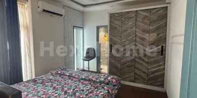 Shiny is sharing a room in 2BHK Flat Shiny is sharing a room in 2BHK Flat