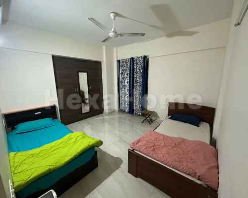 Stephen is sharing a room in 3BHK Flat carousel