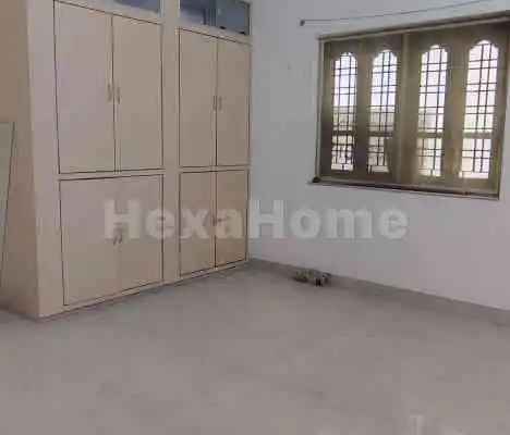 Manpreet is sharing a room in 2BHK Flat carousel