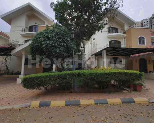 Jitesh is sharing a room in 5BHK Flat Jitesh is sharing a room in 5BHK Flat