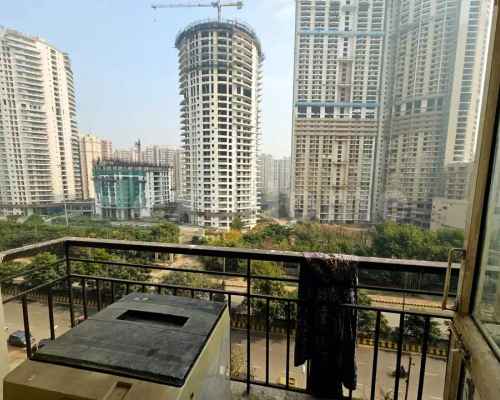 Priya is sharing a room in 3BHK Flat carousel