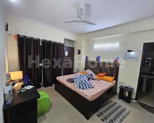 Priya is sharing a room in 3BHK Flat carousel