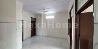 Pari is sharing a room in 3BHK Flat Pari is sharing a room in 3BHK Flat