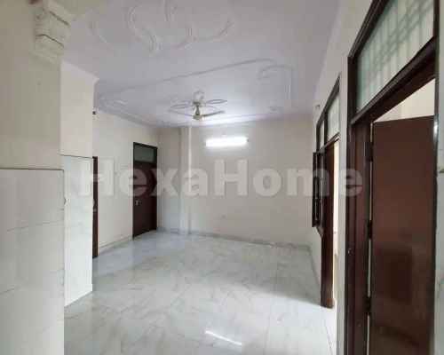 Pari is sharing a room in 3BHK Flat Pari is sharing a room in 3BHK Flat