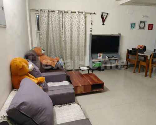 Himanshi  is sharing a room in 3BHK Flat carousel