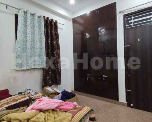 S is sharing a room in 2BHK Flat carousel