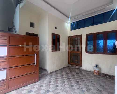 Suraj is sharing a room in 3BHK Flat carousel